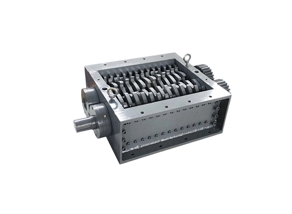 安徽大型撕碎機如何避免在運行過程中產(chǎn)生振動？